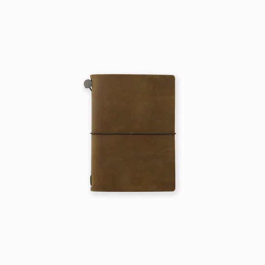 The Traveler's Notebook - Passport Size is a compact, passport‑sized notebook system built for personal organisation, journaling and creative planning. It pairs a handmade cowhide leather cover from Thailand with a blank MD paper insert crafted in Japan