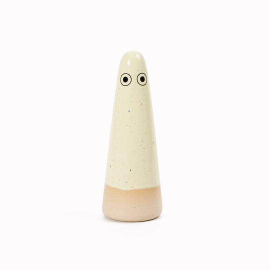 The pastel shades Ghosts provides a contemporary ornamental colour punch and personality to your home decor and also doubles as a ring holder.