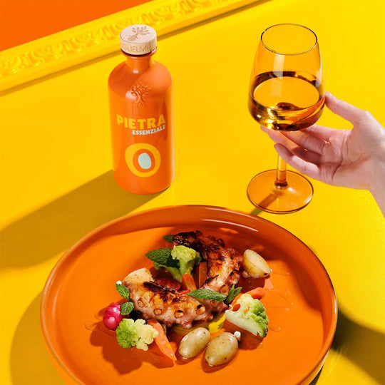 This extra virgin olive oil from Puglia is obtained from the Coratina cultivar, renowned for its high polyphenol content and robust flavour.