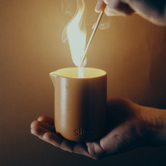 Pillow Haze features a calming blend of bergamot, frankincense, eucalyptus, and oakmoss calming and refreshes the mind.