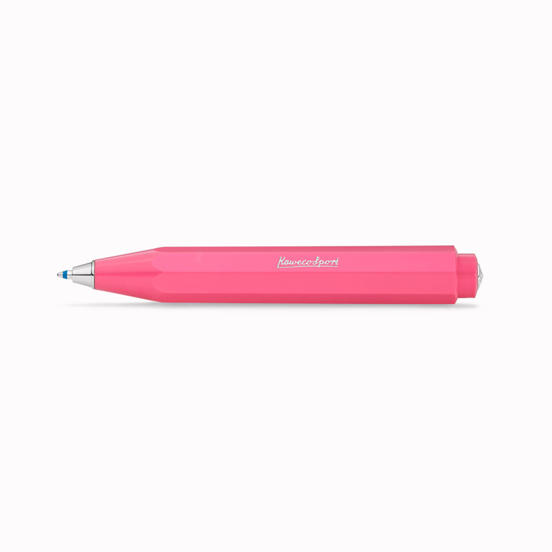 A modern take on a classic, the Skyline Sport pairs Kaweco’s heritage design with a clean, contemporary finish. 