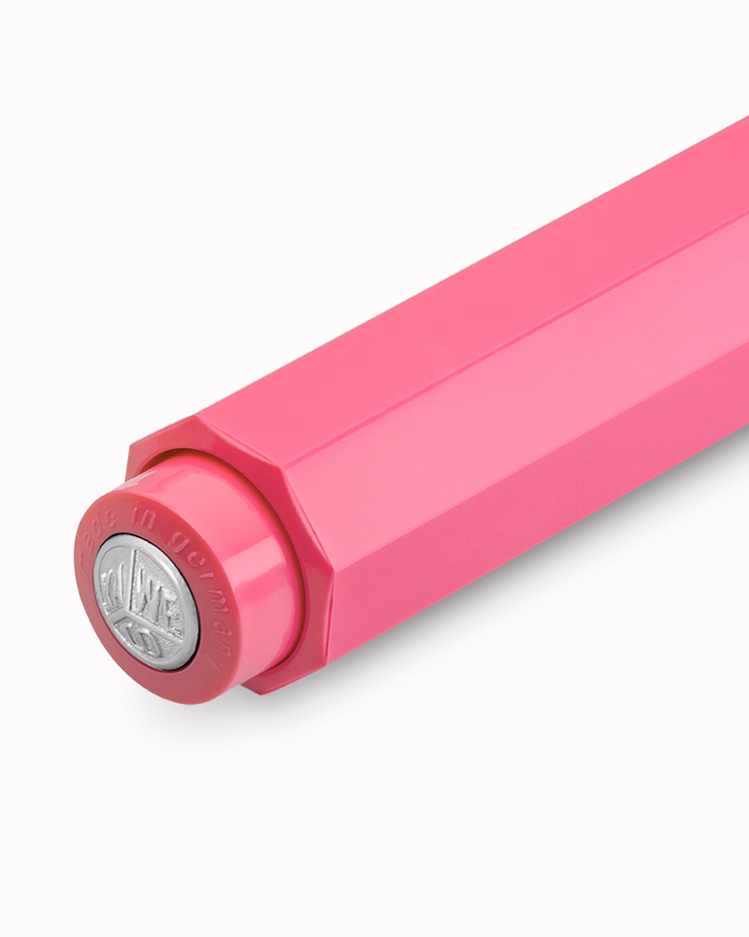 A modern take on a classic, the Skyline Sport pairs Kaweco’s heritage design with a clean, contemporary finish. 