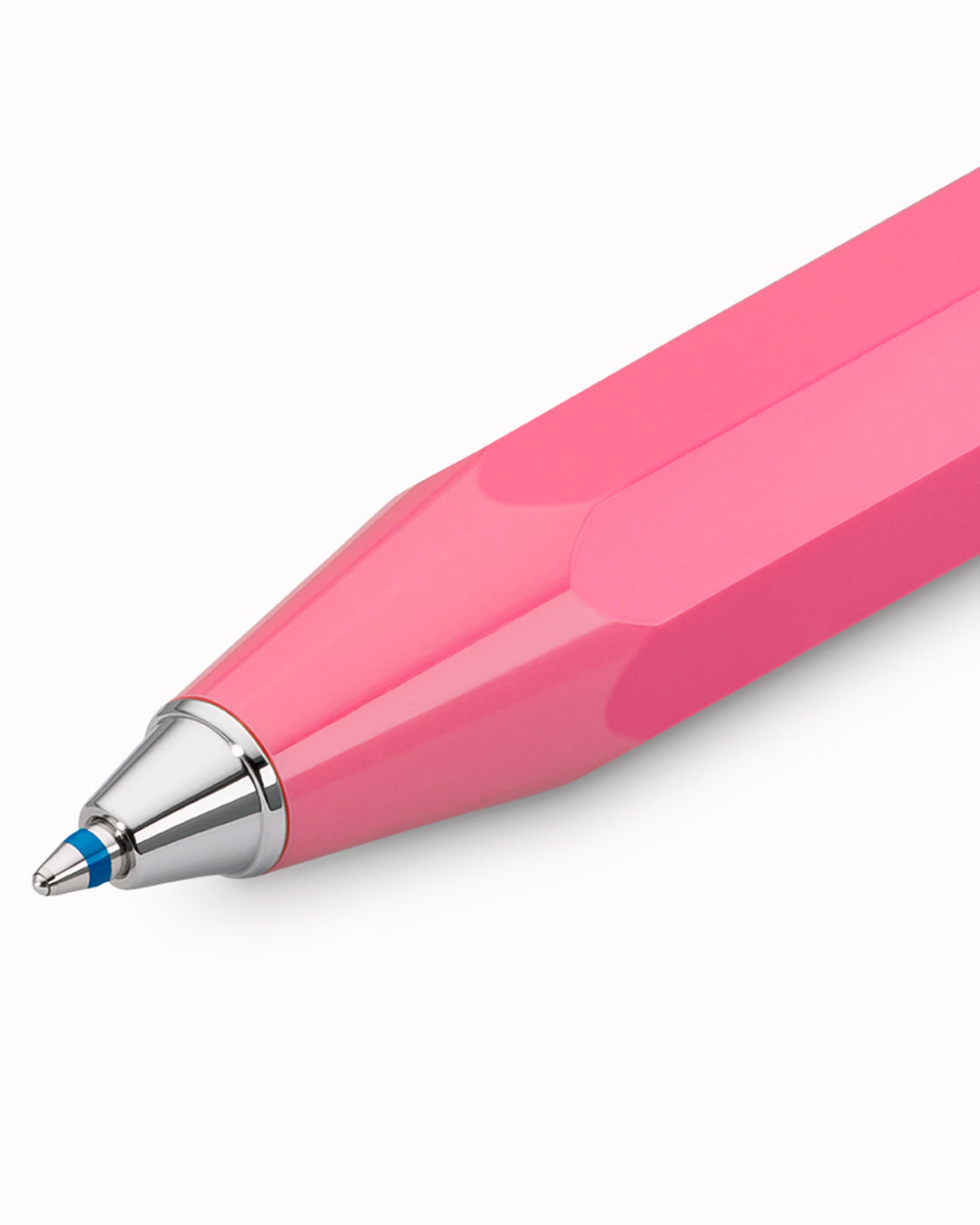 A modern take on a classic, the Skyline Sport pairs Kaweco’s heritage design with a clean, contemporary finish. 