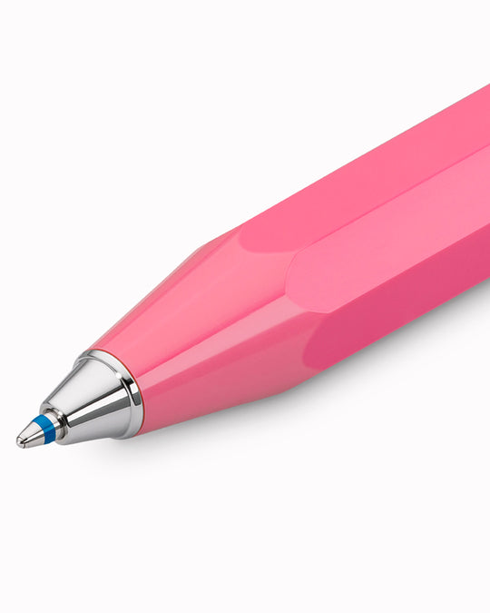 A modern take on a classic, the Skyline Sport pairs Kaweco’s heritage design with a clean, contemporary finish. 