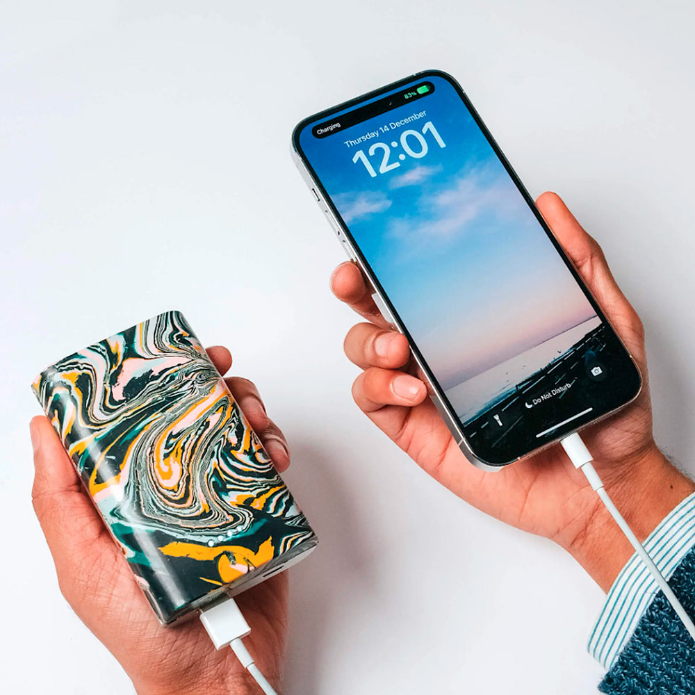 The Gomi  10000 mAh Power Bank is a powerful UK made device charger that is entirely made from re-purposed and recycled materials.&nbsp;