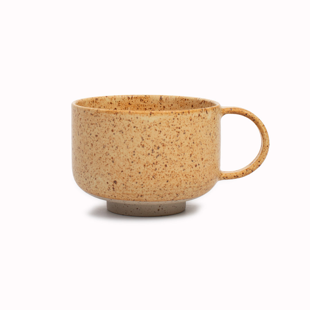 The Puffin Egg Mion Mug is a large thick glazed stoneware mug, ideal for hot chocolate, soup, long lattes or anyone that likes a BIG cuppa in the morning.