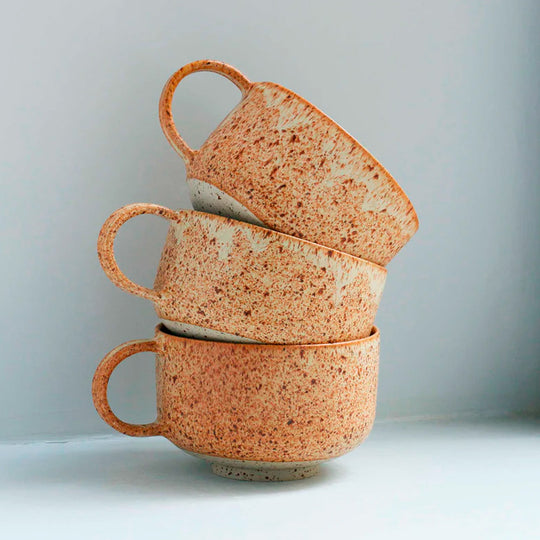 The Puffin Egg Mion Mug is a large thick glazed stoneware mug, ideal for hot chocolate, soup, long lattes or anyone that likes a BIG cuppa in the morning.