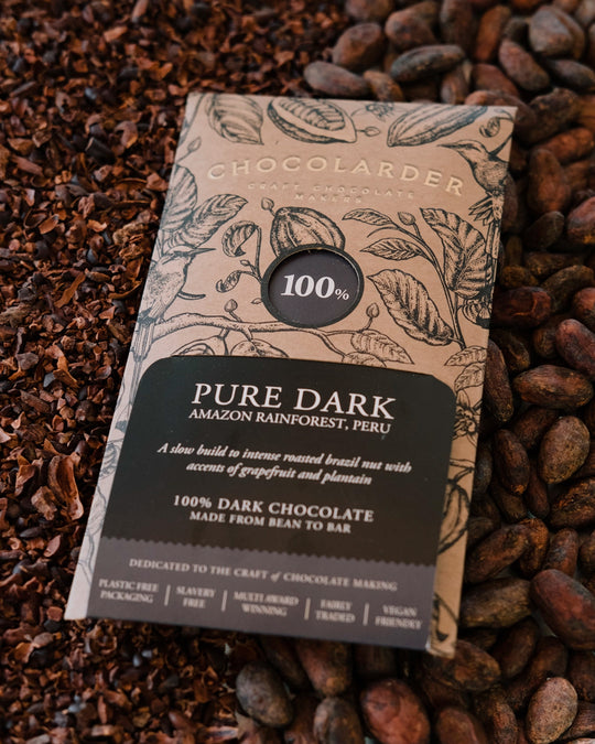 Sourced from Asháninka-grown cacao in the Peruvian rainforest, this bar leans into clarity rather than intensity. The profile opens slowly, moving through roasted nut depth into brighter, fruit-led notes.
