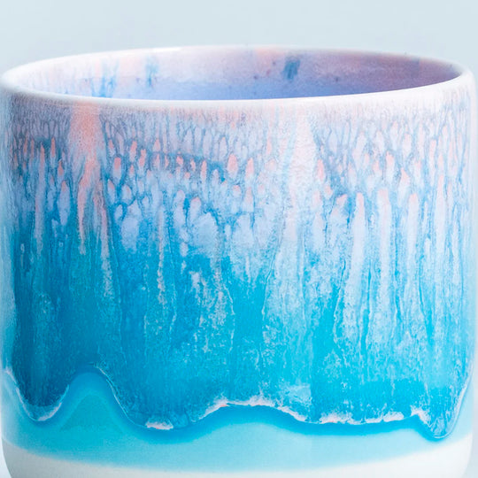 The Quench Cup, introduced in March 2019, is part of the Tokyo tableware series. The porcelain cup fits perfectly in your hand, allowing you to snack or drink away while watching television.