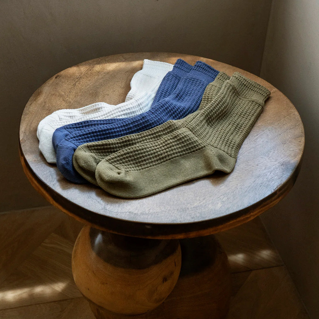 Extremely comfortable&nbsp;with long-lasting quality, the texture is inspired by Japanese waffle fabric with a smooth sole for comfort.&nbsp;