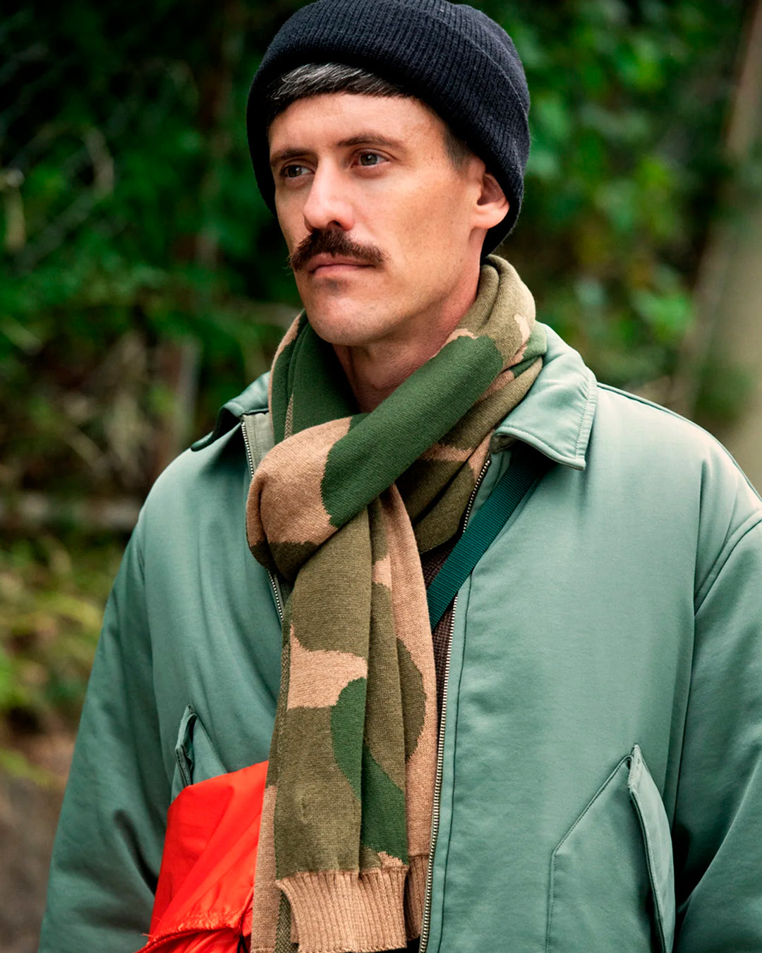 Rototo's Bulky Watch Cap is a versatile piece that complements any winter wardrobe. Whether you're braving the outdoors or simply looking for a cosy addition to your outfit, this beanie is an excellent choice.