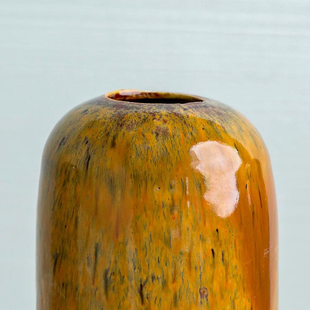 The Yuki Vase by Studio Arhoj is a compact ceramic vase designed for small/medium floral arrangements. Part of the studio’s Edo Series, it reflects a more sculptural side of the Copenhagen workshop’s ceramics