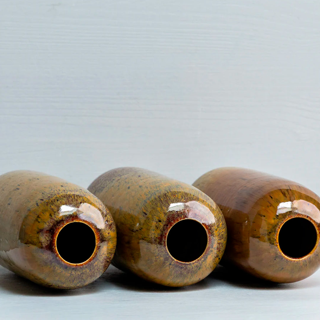 The Yuki Vase by Studio Arhoj is a compact ceramic vase designed for small/medium floral arrangements. Part of the studio’s Edo Series, it reflects a more sculptural side of the Copenhagen workshop’s ceramics
