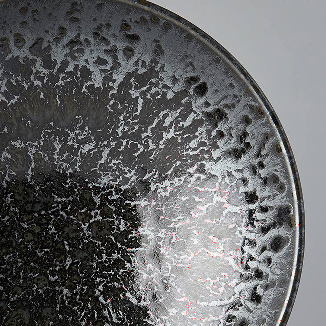 Black Pearl Ramen Bowl is made of 'Minoyaki' porcelain and is 25cm in diameter and 8cm high,  no two pieces are the same, due to the unique hand glazing technique used to create this pattern. Detail of Glaze