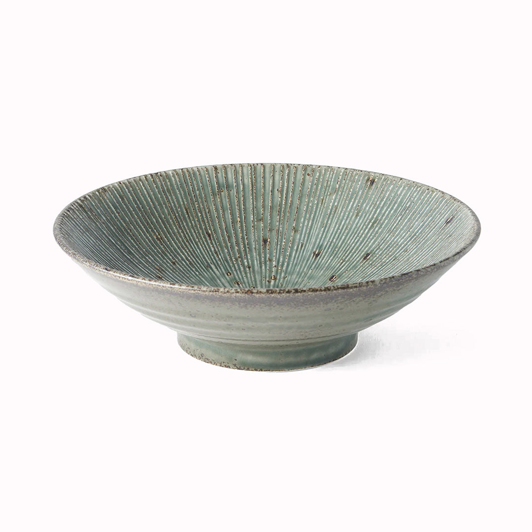 Stunning Ramen bowl from Made in Japan with featuring a green glaze with striking dark green etched lines. Perfect for noodles, the bowl is around 7.5cm high and 24.5cm in diameter.