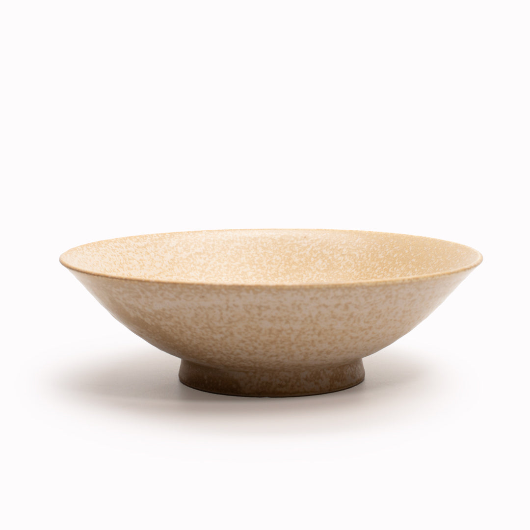 Designed and made in Japan, this ramen bowl is 25cm diameter and 7.5cm high. Made of 'Minoyaki' porcelain, fired at a high temperature and hand finished at the Taka kiln in Gifu prefecture, Japan.