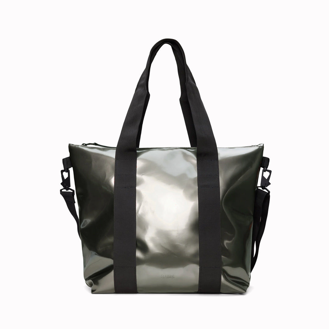 The waterproof zipped tote bag is a great companion for shopping trips as well as commuting to the office. Functional design elements include a full length coated zip for added water protection