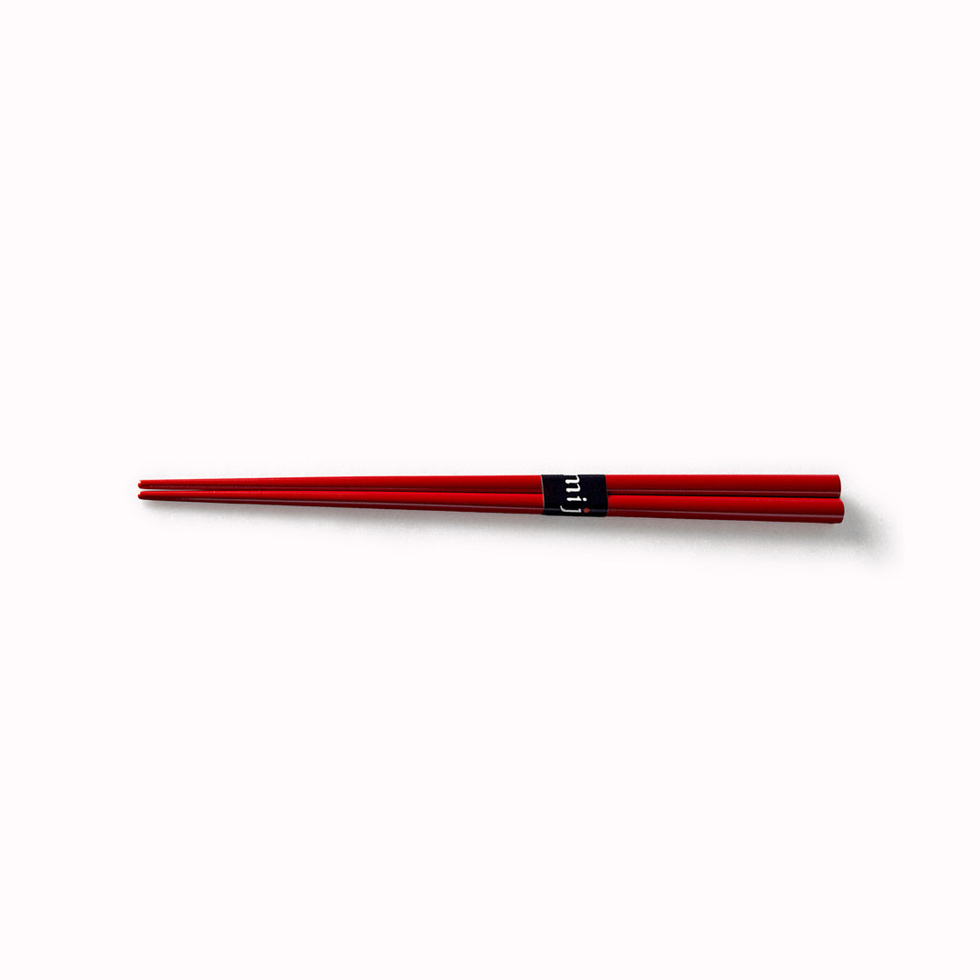 Red lacquerware finish chopsticks from Made in Japan. This Chopstick collection is designed and made at the Zumi workshop in Fukui prefecture, Japan.&nbsp;This region of Japan has a 1500-year-old history of crafting with Lacquer.&nbsp;
