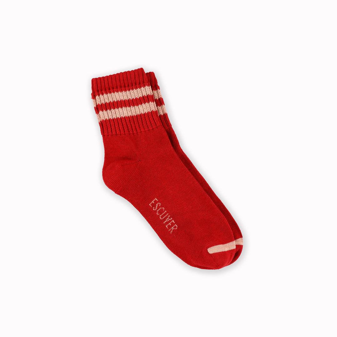 Ankle-length crew sock in red base colour with pink stripes. A short and cute retro / vintage inspired style for the warmer months of the year.&nbsp;