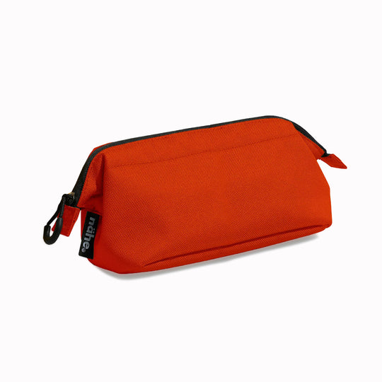 A highly versatile large soft carry case from Hightide Nahe, Japan. The polyester pouch is suitable for storing small tech, cables and more
