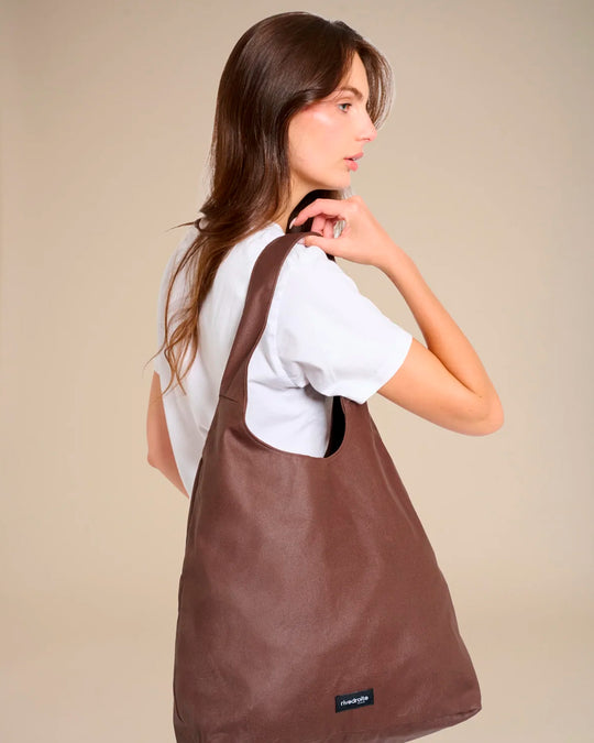 The Richelieu is Rive Droite's roomy hobo bag, made with a waxed finish to give their AW26 collection a richer colour and a worn in appearance over time
