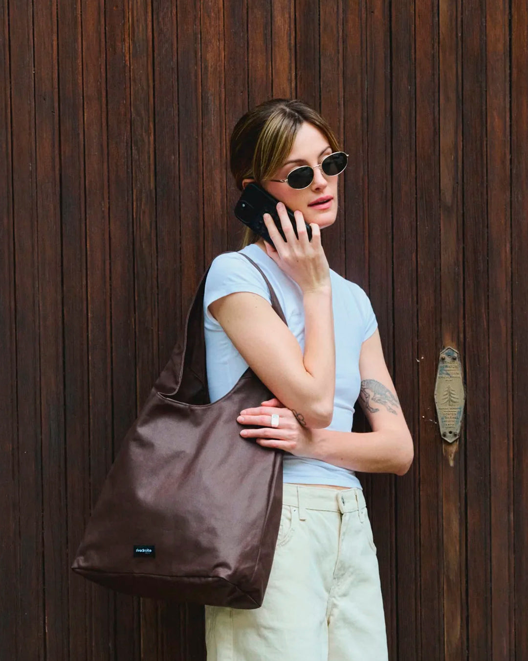 The Richelieu is Rive Droite's roomy hobo bag, made with a waxed finish to give their AW26 collection a richer colour and a worn in appearance over time