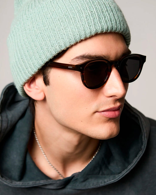 The Riley leans into a slim, softly rectangular silhouette with a restrained, lightweight feel. The frame is narrow but not sharp, keeping the lines clean with slightly softened edges that avoid a rigid profile.