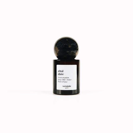 Ritual Date translates as 'the date' and presumably this date takes place in an Italian restaurant! This fragrance is a neo citron, a duality between aromatic freshness and a sparkling but delicious citrus