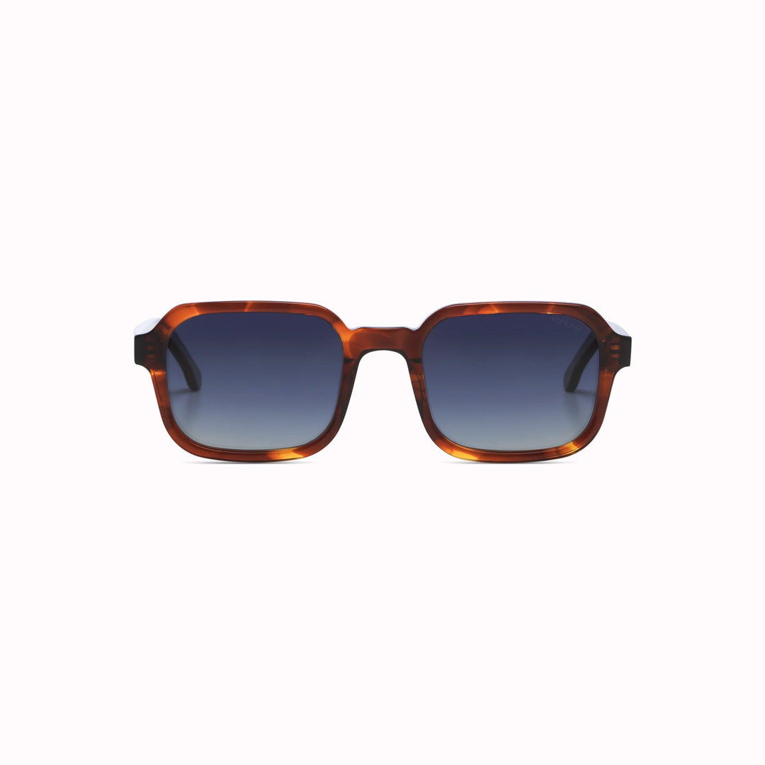 The perfect combination of cool and comfort: the Romeo is a no-nonsense style. Your perfect partner in crime during this summer. The Romeo Bourbon features a golden brown mottled frame with gradient blue lenses for a subtle contrast. Keep your cool in any situation with these stylish sunglasses.