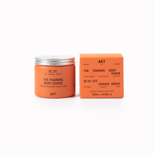 A rich, foaming body scrub that gently exfoliates while cleansing the skin in one simple step. Finely milled natural exfoliants buff away dry skin as nourishing plant oils leave the body feeling soft,