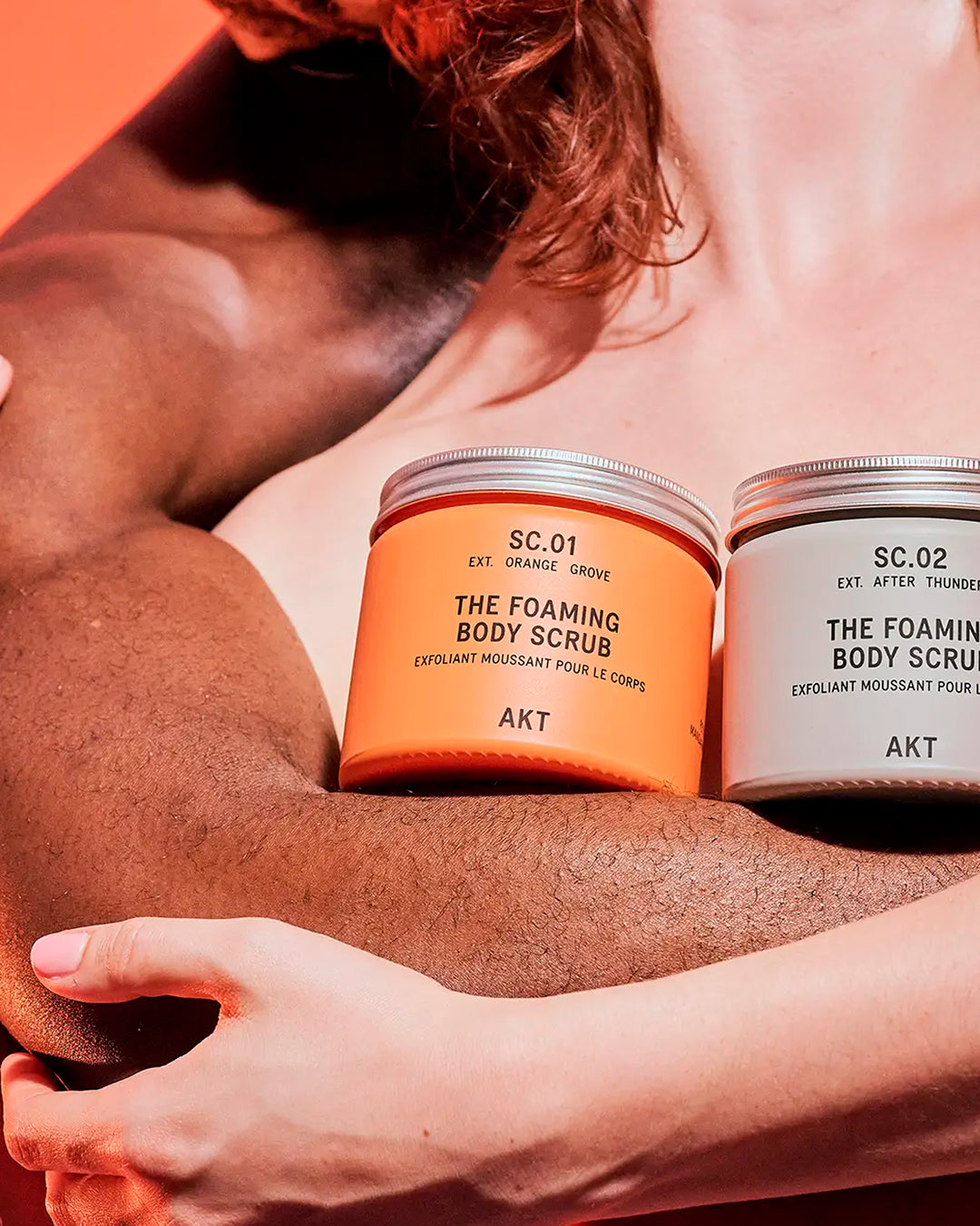 A rich, foaming body scrub that gently exfoliates while cleansing the skin in one simple step. Finely milled natural exfoliants buff away dry skin as nourishing plant oils leave the body feeling soft,