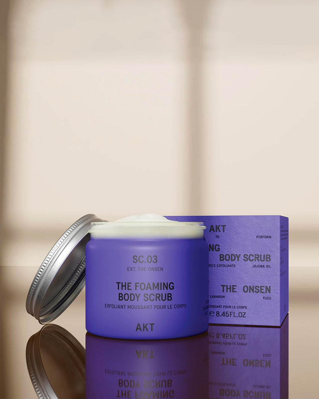 A luxurious foaming body scrub inspired by the tranquillity of Japanese hot springs. Gentle exfoliants polish the skin while a rich lather cleanses and nourishing botanicals restore softness