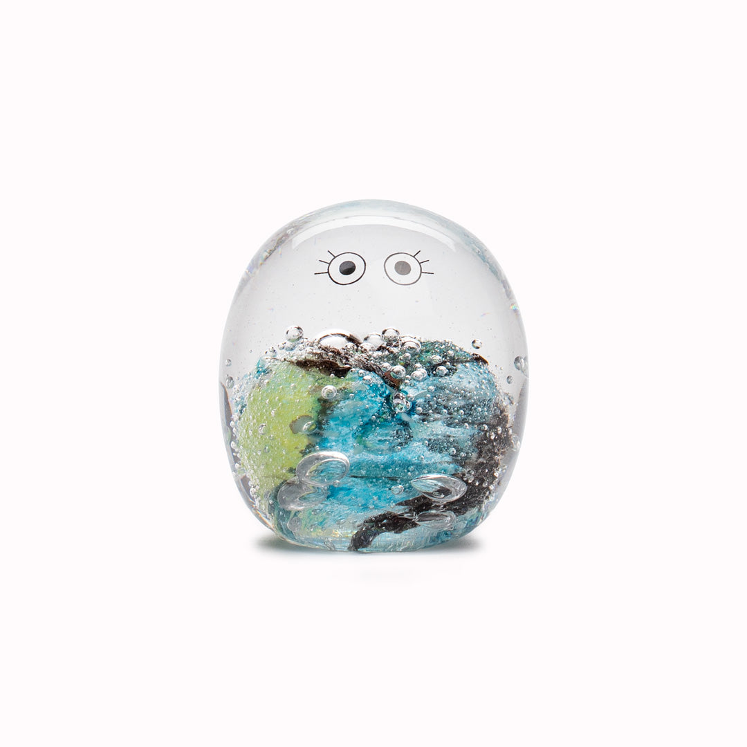 The stunning Crystal Blob provides a contemporary ornamental colour punch and personality to your home décor, and some shapes may even double as a highly decorative paper weight