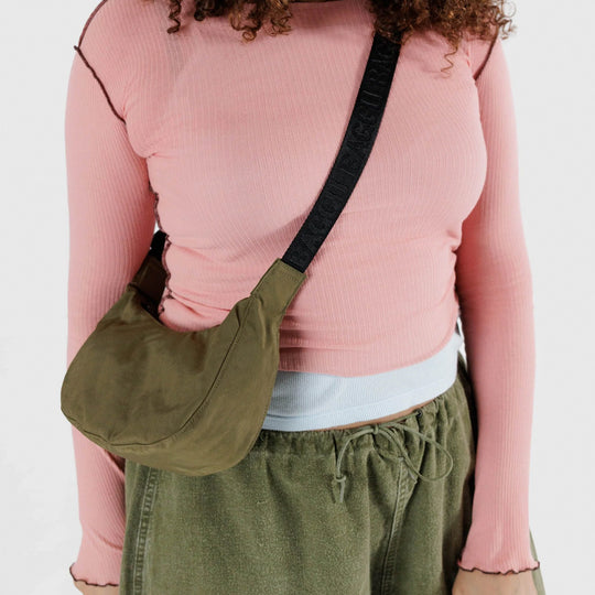 As worm - The Small Crescent Bag in Seaweed from Baggu is a stylish and versatile accessory that can complement any outfit.