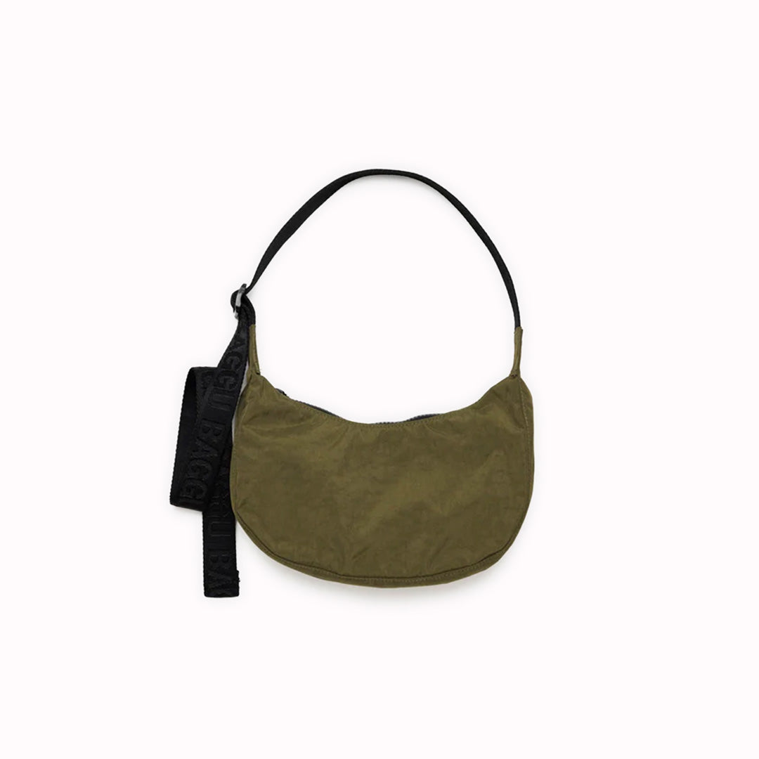 The Small Crescent Bag in Seaweed from Baggu is a stylish and versatile accessory that can complement any outfit.