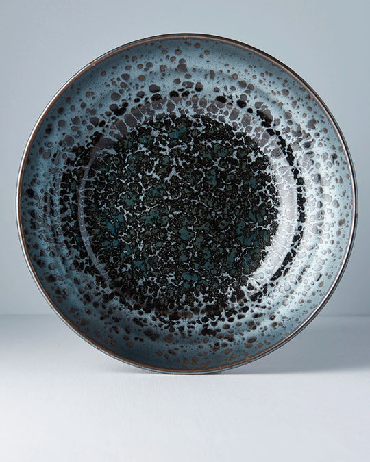 This flat based Serving Bowl is made of 'Minoyaki' porcelain and is 28.5cm in diameter and 6cm high and no two pieces are the same due to the unique hand glazing technique used to create this pattern.