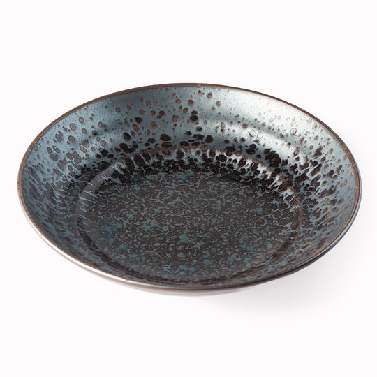 A favourite of Chefs, the Black Pearl glaze range features a vibrant splash of gloss black against a matte black background. Subtle highlights of cyan are reflected in the depths of the gloss.