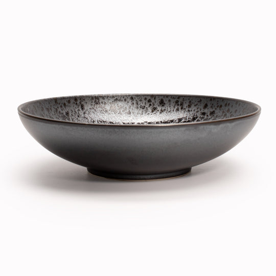 A favourite of Chefs, the Black Pearl glaze range features a vibrant splash of gloss black against a matte black background. Subtle highlights of cyan are reflected in the depths of the gloss.