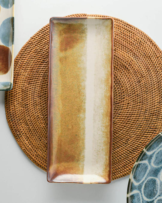 A versatile rectangular shaped serving platter for sushi, gyoza and more. Made from Japanese porcelain with a neutral earthy toned glaze