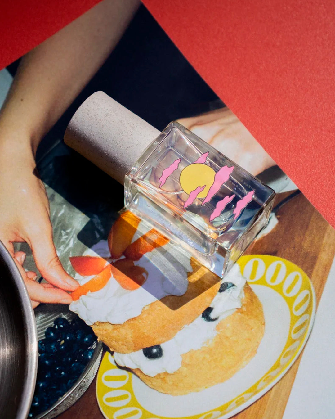 Shifumi is part of the Night Fever Collection and takes its name from the French game of Rock, Paper, Scissors where the decisions you make open up the night with a flash of citrus and a soft edge.