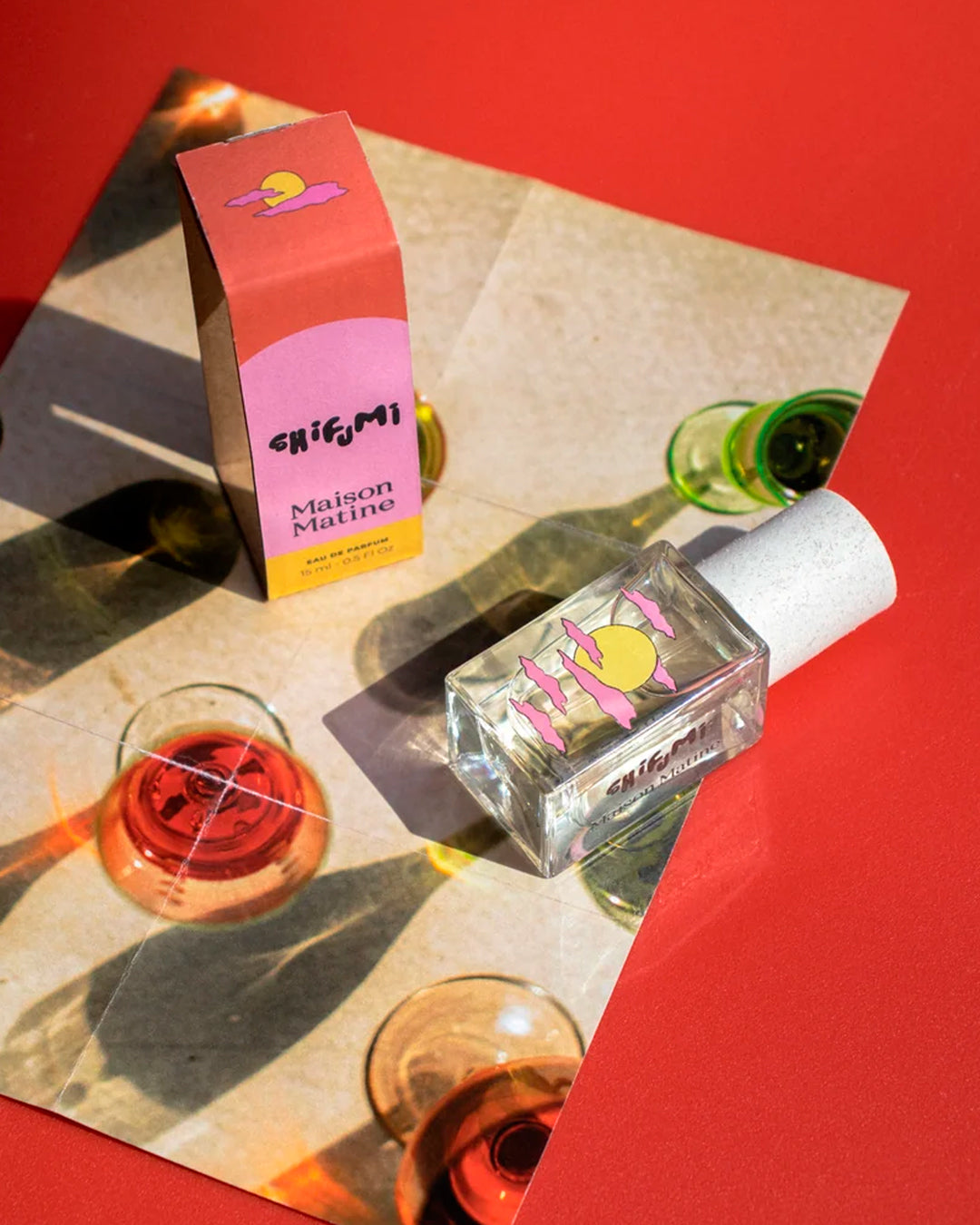 Shifumi is part of the Night Fever Collection and takes its name from the French game of Rock, Paper, Scissors where the decisions you make open up the night with a flash of citrus and a soft edge.