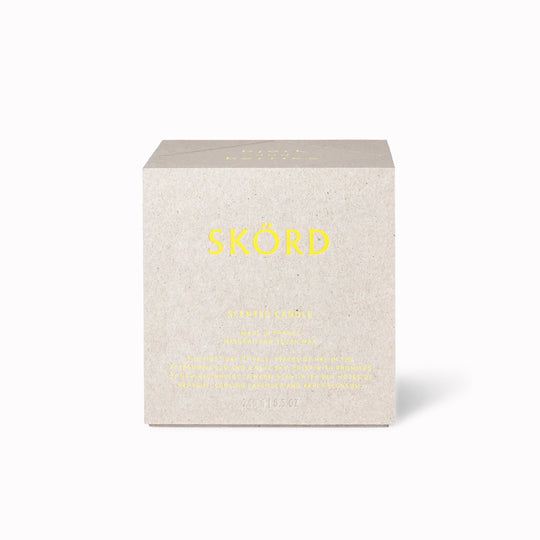 Skörd captures the first day of Autumn: the fading afternoon sun over stacks of hay, the crisp blue sky, and a sense of change. Fresh and warm, the scent opens with pomelo, kumquat and lavender; the heart blends eucalyptus, apple blossom and jasmine; and the woody base features vetiver smoke, papyrus, guaiac wood and pink praline.&nbsp;