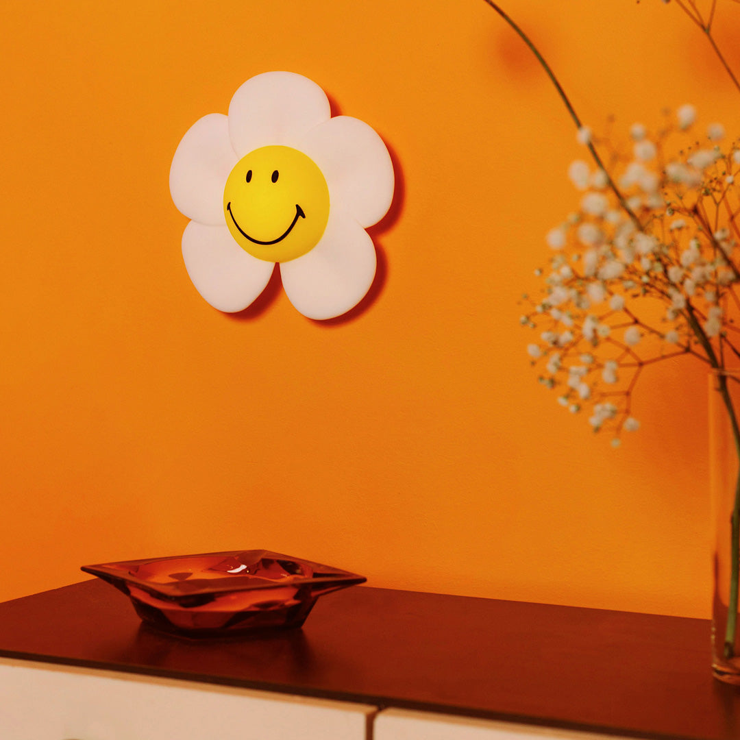 The Mr Maria Smiley Daisy lamp is a delightful addition to any room, offering not just illumination but also a touch of timeless joy with the Smiley brand - Lifestyle