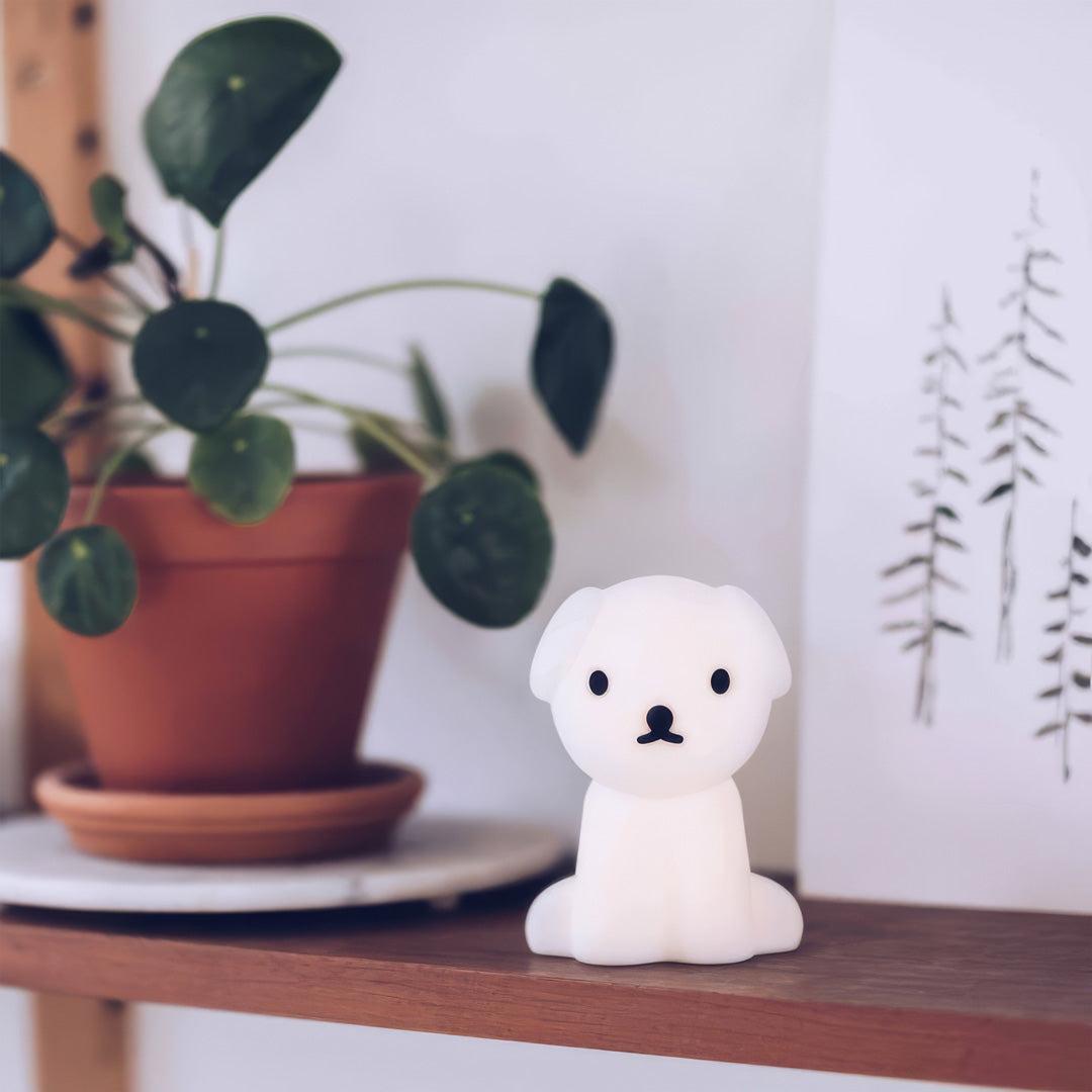 The Snuffy Bundle of Light Nightlight is made of soft silicone and gives a peaceful and subtle light.

This little friend with a gentle smile will keep a close eye when bedtime comes.