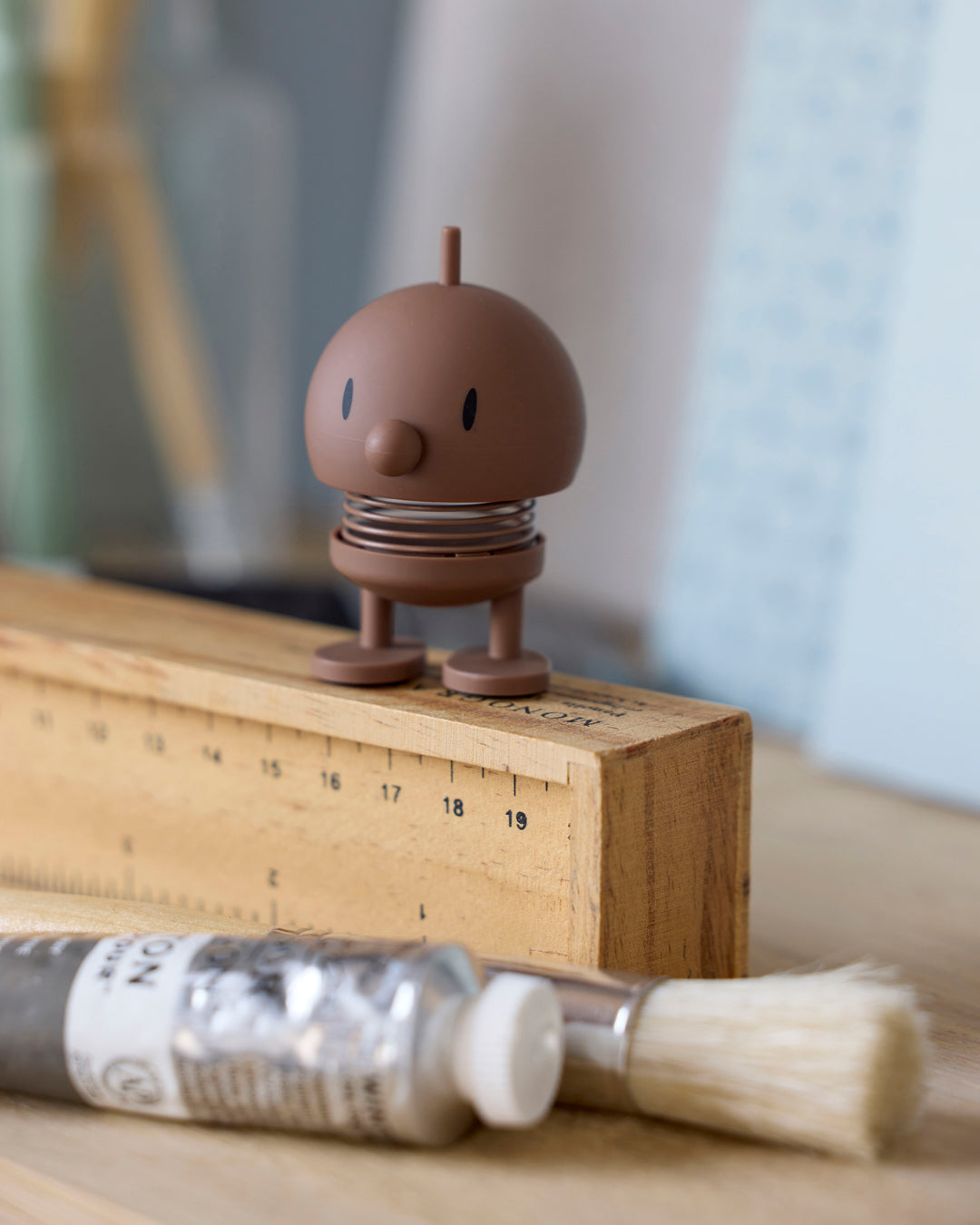 Springy and cheerful! Bumble by Hoptimist is the classic 1960's home decor, happy ornamental figurine in an interior friendly soft brown colour tone.&nbsp;