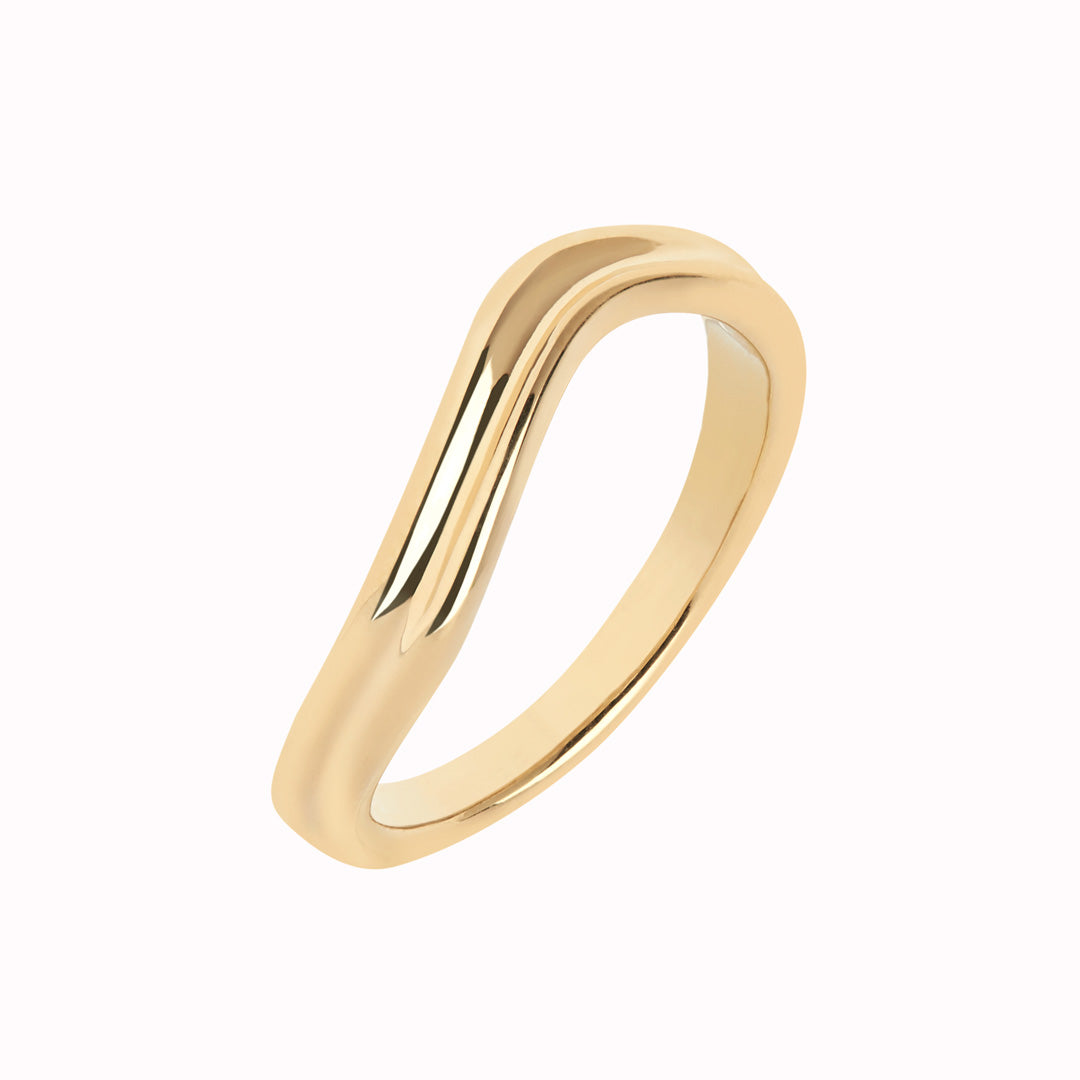 The Soma Ring by Maria Black is a testament to minimalist elegance. Crafted with a commitment to sustainability, this piece is available in recycled silver with 18ct gold plating and various sizes