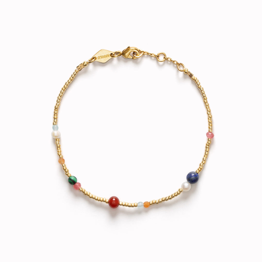 SPLASH D’OR is a quiet glimmer — like a ripple on the water or a secret shared with the sea. Made for those summer moments that shine without trying.