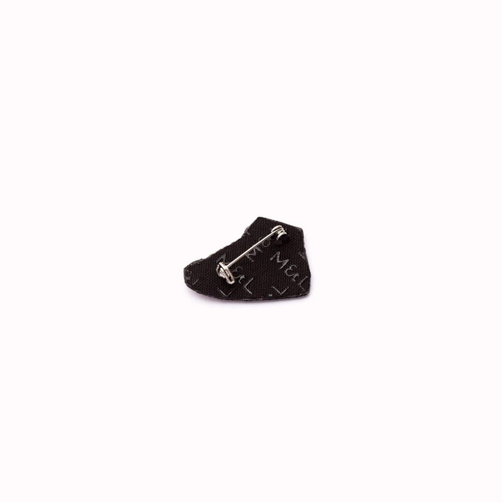 Sport Shoe is a hand embroidered decorative brooch from the Macon et Lesquoy summer 2024 collection, inspired by the 2024 Paris Olympics. An iconic sneaker style always in fashion - Rear of badge