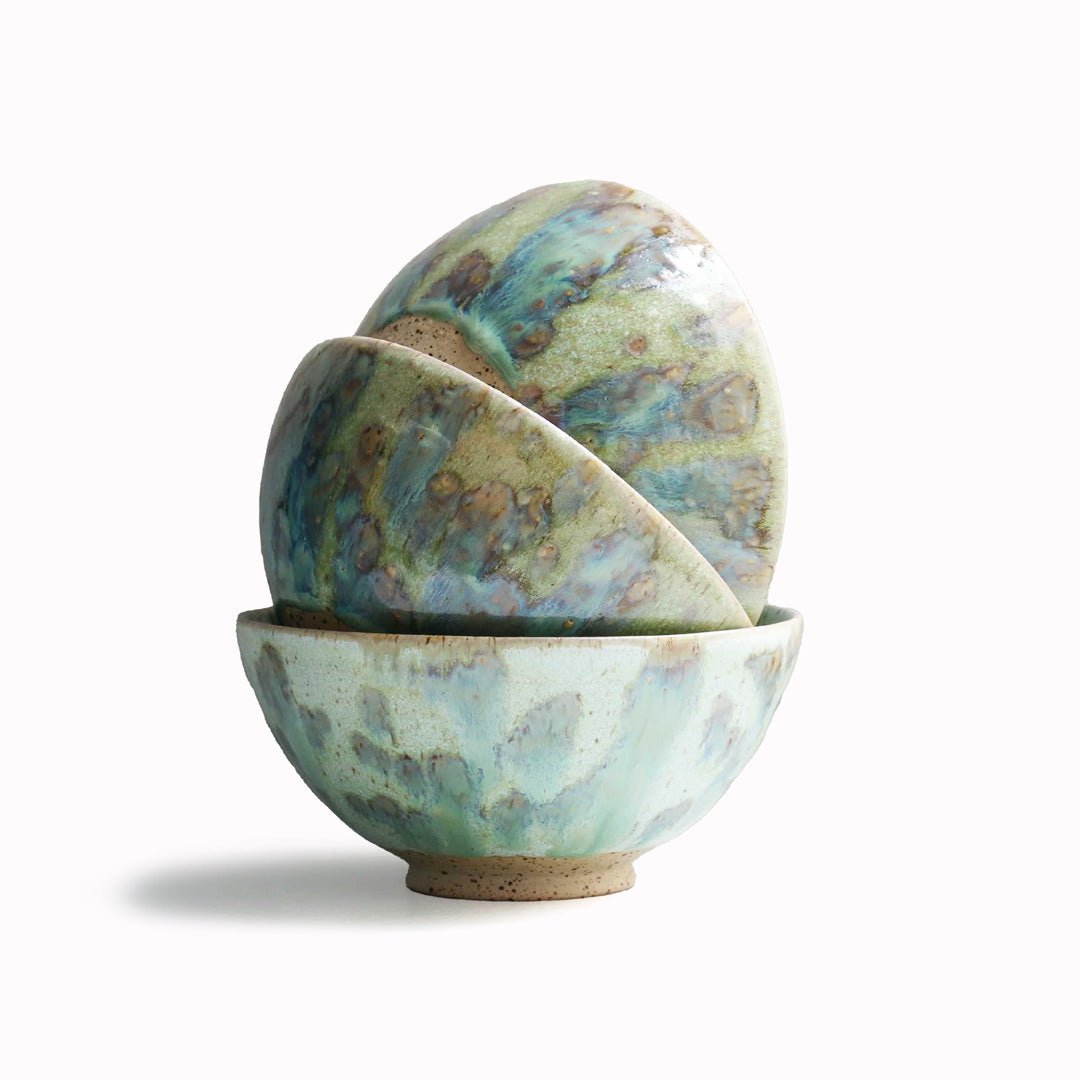 The Spring Bowl has a wide and heavy foot making it not only functional but also a classic piece of Studio Arhoj design. 