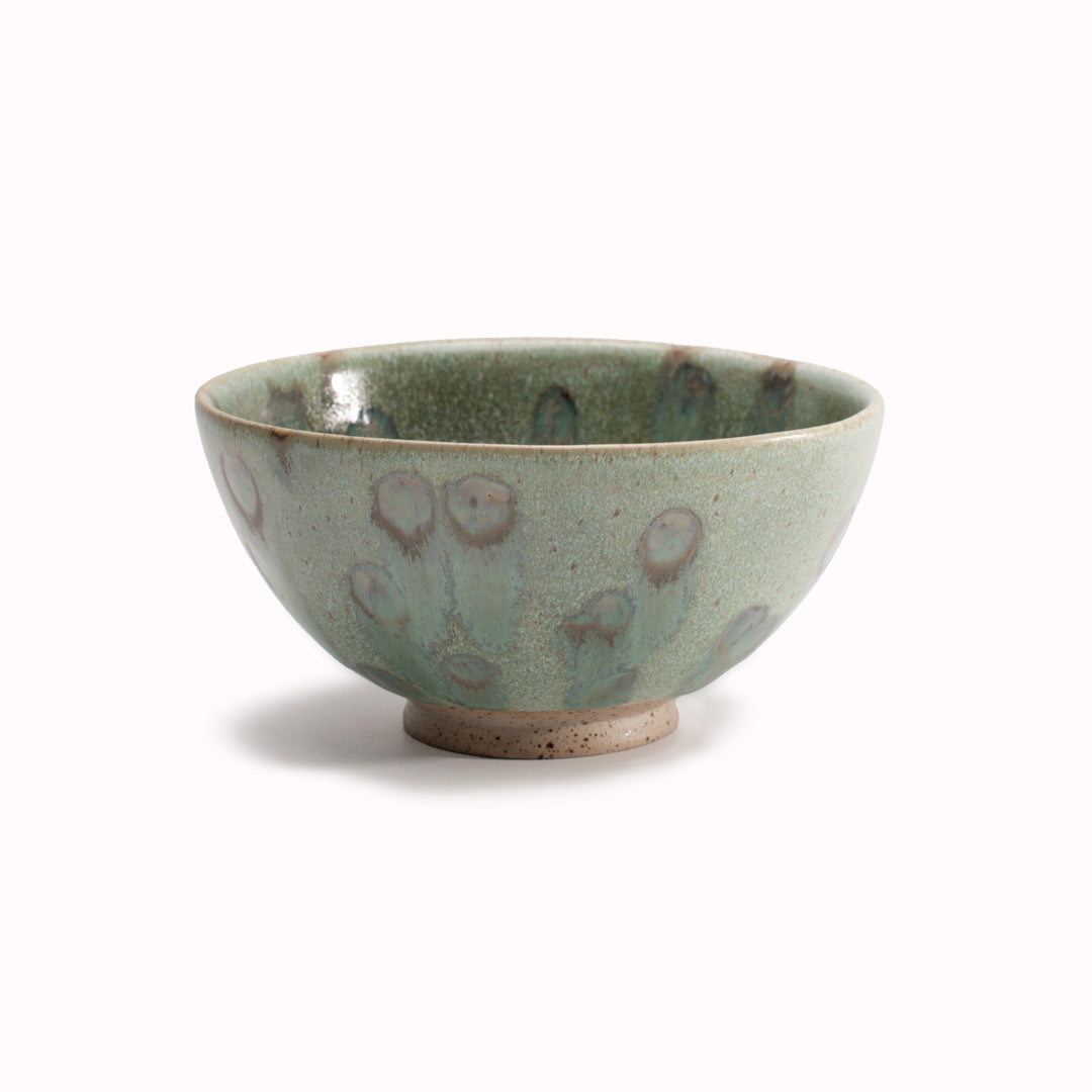 The Spring Bowl has a wide and heavy foot making it not only functional but also a classic piece of Studio Arhoj design. 